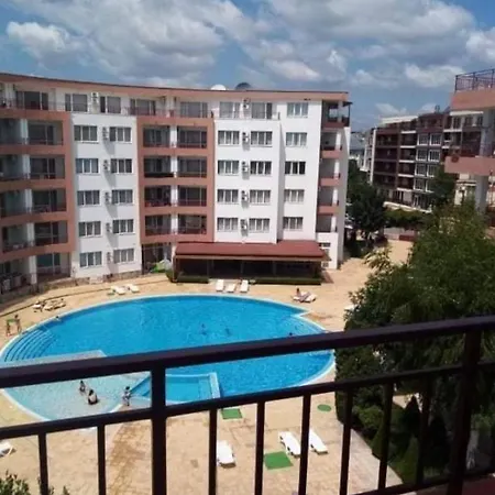 Sea View Апартамент *